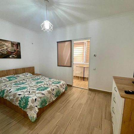 Militari Comfort Studio Roşu Exterior foto