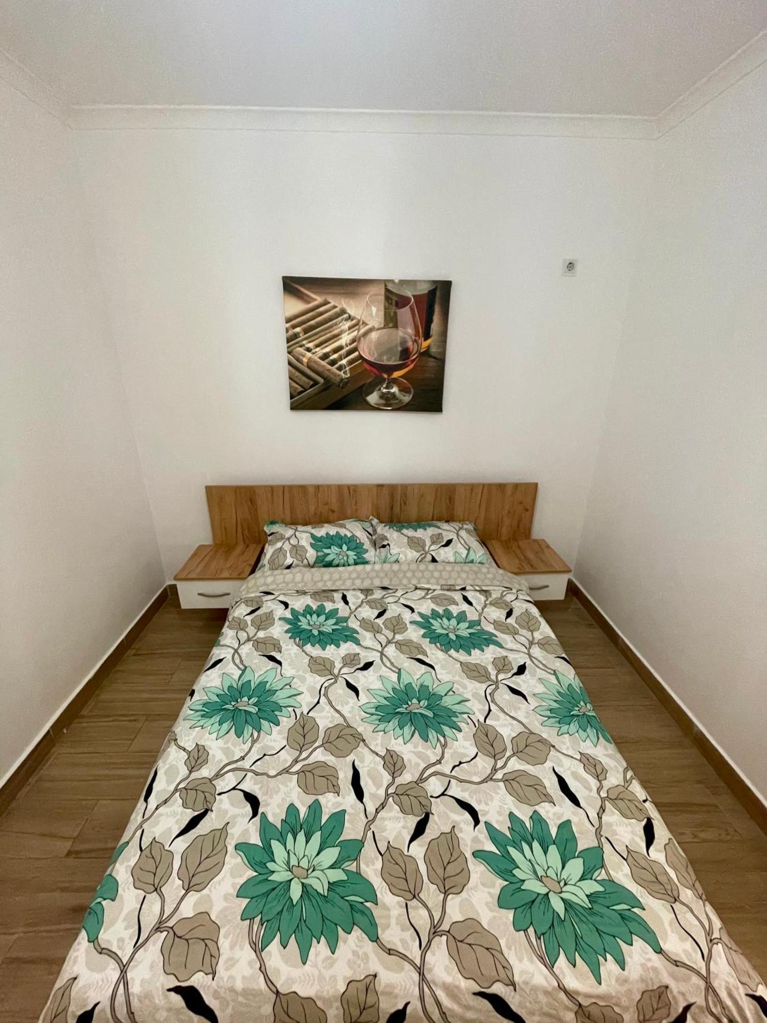 Militari Comfort Studio Roşu Exterior foto